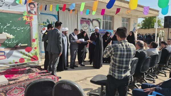 زنگ آغاز سال تحصیلی در سروستان نواخته شد