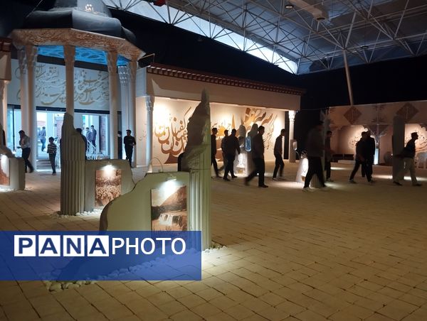 بازدید دانش‌آموزان از نمایشگاه اقتدار شیراز