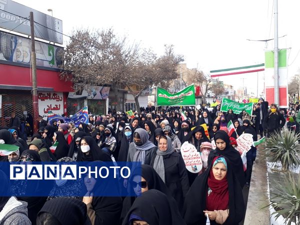 جلوه‌هایی از حماسه آفرینی مردم شیروان در راهپیمایی ۲۲ بهمن 