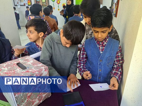 انتخابات شورای دانش‌آموزی در دبستان مبتکران ناحیه ۷