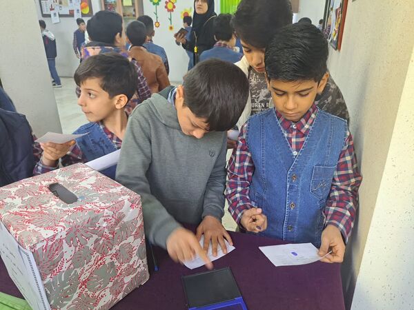 انتخابات شورای دانش‌آموزی در دبستان مبتکران ناحیه ۷
