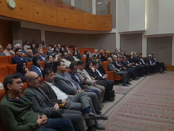 رونمایی از کتاب «نامه و باران و نور»