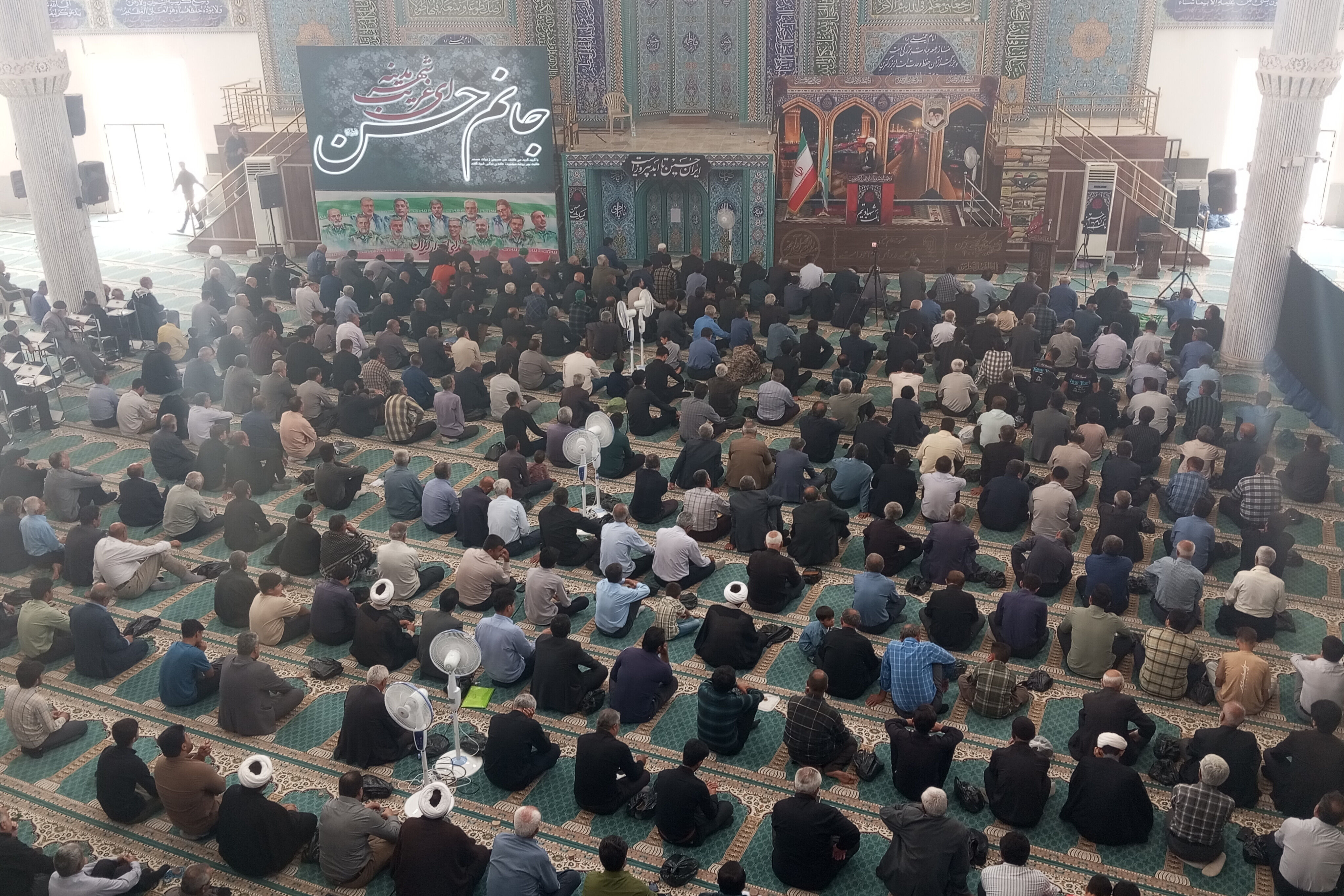  صفوف نماز جمعه لردگان؛ نبض جامعه در دست همدلی و بصیرت