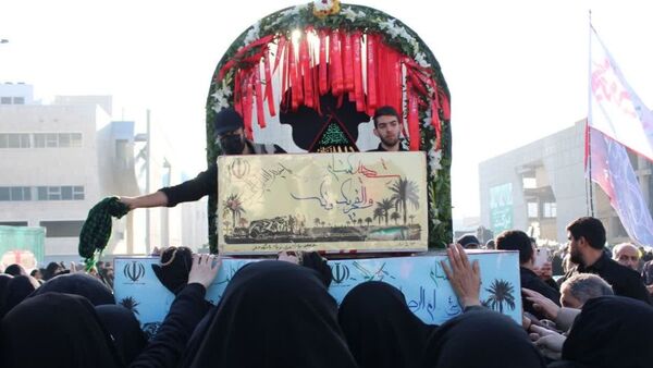 بدرقه پیکر مطهر ۱۳ شهید گمنام در اجتماع عظیم فاطمیون مشهد