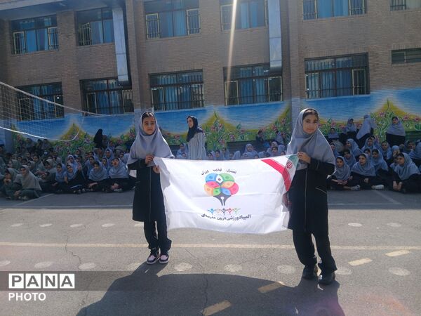 جشن همدلی در دبیرستان پونه رونقی منطقه ۱۵