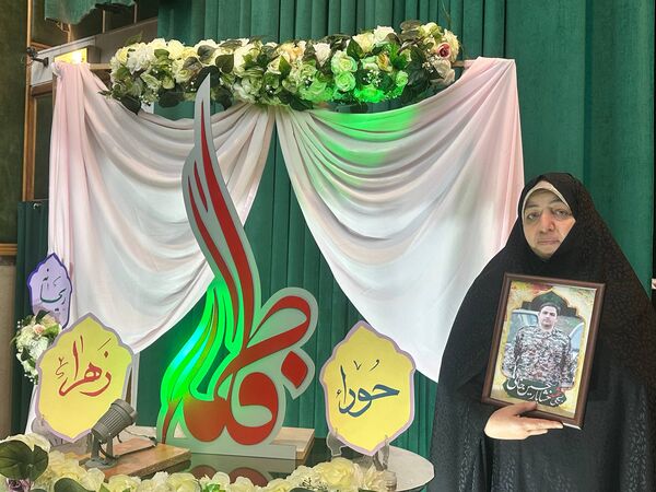جشن میلاد بانوی آب و آیینه