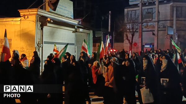حضور پرشور مردم شهر لالجین در بیعت با رهبر معظم انقلاب