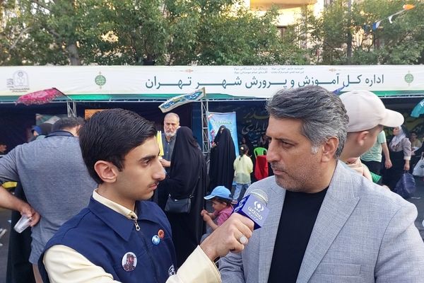معلمان و مربیان مؤثرترین حلقه در نبرد فرهنگی هستند