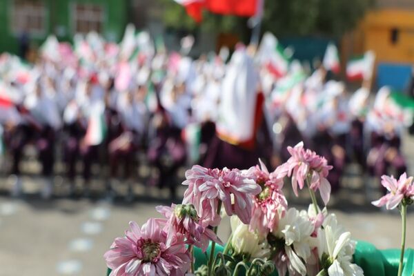 صبح مهر با کیف‌های رنگی و رؤیاهای روشن؛ مدرسه دوباره جان گرفت