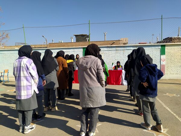 انتخابات شورای دانش آموزی در دبیرستان دخترانه امید 