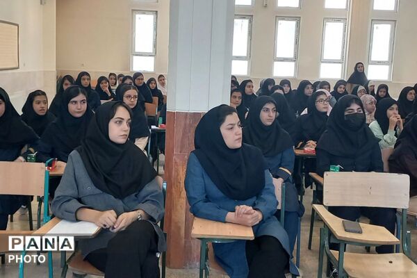 جشن جوانه‌ها در مدرسه استعداد های درخشان شهرستان ملارد 