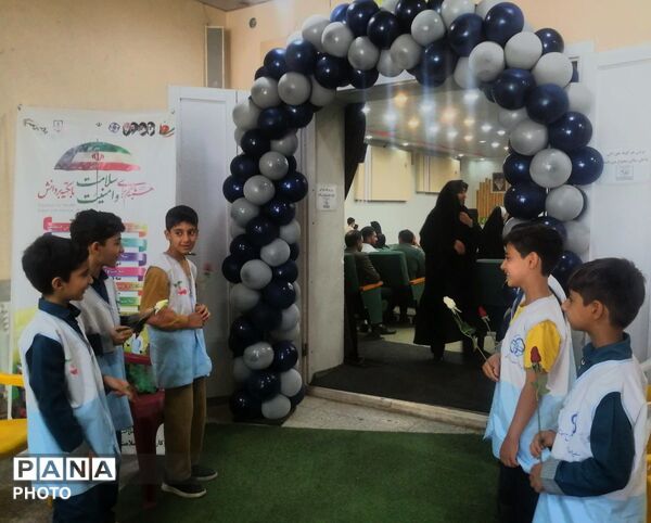 تقدیر از دانش آموزان فعال سفیران سلامت مدارس