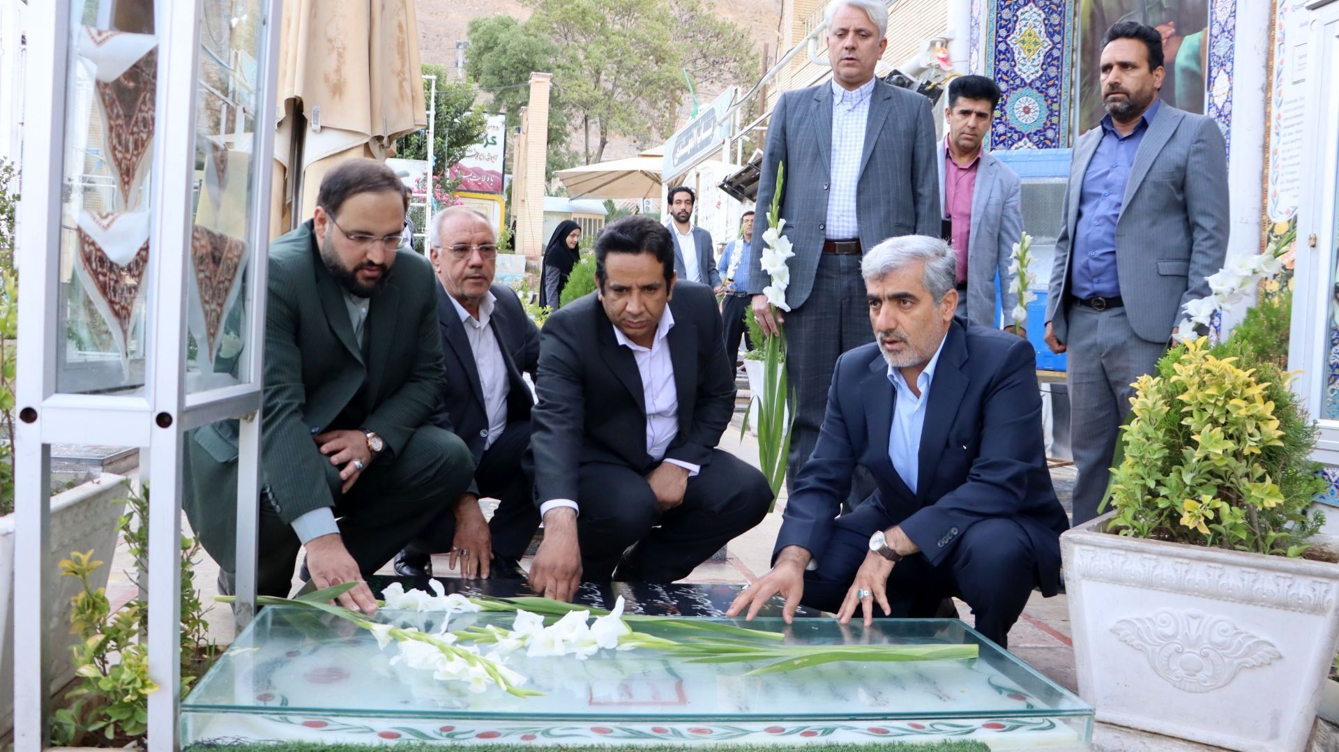 ادای احترام معاون رئیس سازمان آموزش و پرورش استثنایی به مقام والای شهدای کرمان