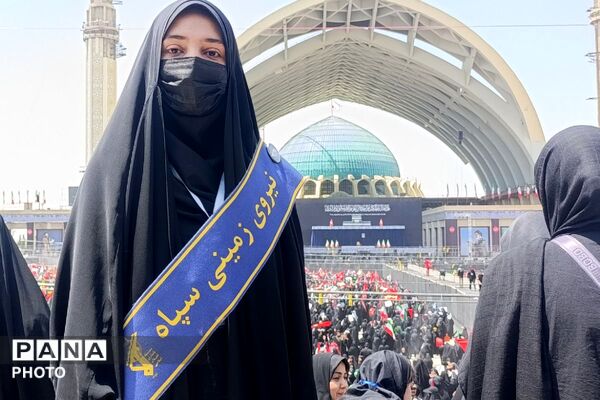 جمعیت بی‌شمار در صحن‌ های مصلی؛ آخرین لحظات وداع با رهبر