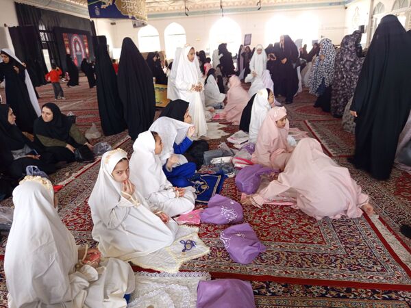 حضور دانش آموزان در نماز جمعه کاشمر