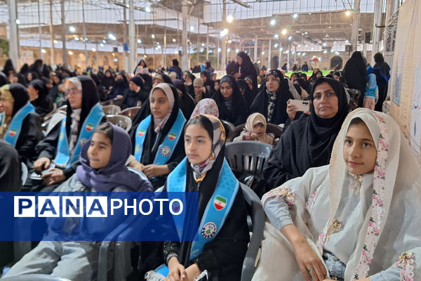 «ضیافت نور» دیدار رمضانی جمعی از بانوان شیراز ، با نماینده ولی فقیه در فارس