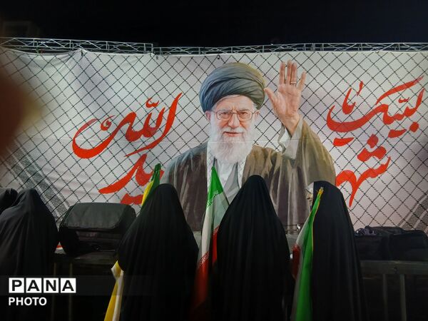 اهتزاز همیشگی پرچم سه رنگ کشورمان