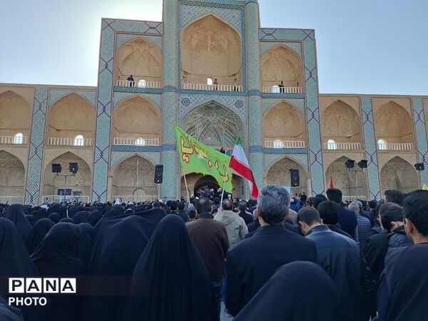 یزد، عزادار در سوگ پدر