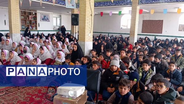 حضور پرشور دانش آموزان و اقشار مردم در جشن 22بهمن روستای سرتشنیز 