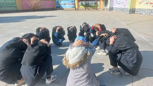 بیست و هفتمین مانور سراسری زلزله در مدرسه فرهنگ خلیل آباد 