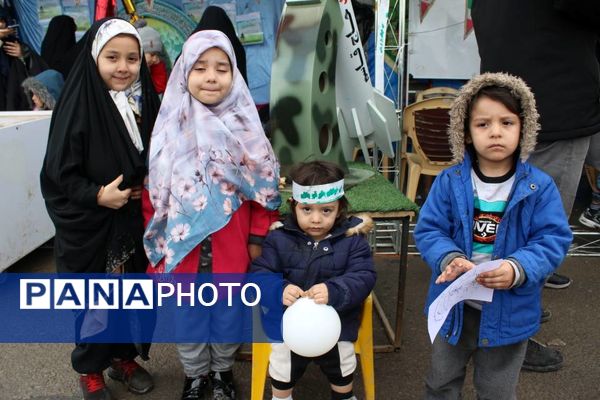 شادپیمایی خانوادگی جشن نیمه شعبان در قم