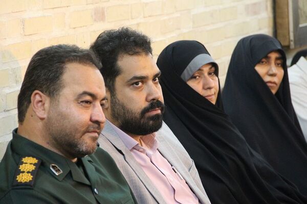 اهدا لوازم تحریر به دانش‌آموزان کم برخوردار در دبستان شهید خبره فرشچی ناحیه یک شهرری