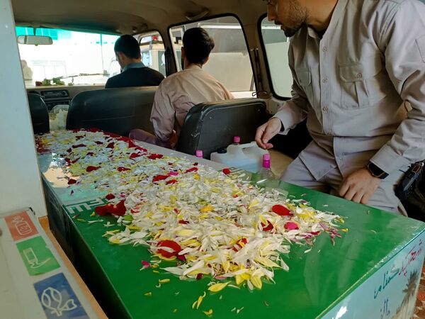 میزبانی دانش‌آموزان دختر شهرستان تفت از شهید گمنام