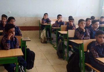 مهرماه؛ آغاز مهربانی و مهرورزی دانش‌آموزان در دبستان پسرانه شهداء شهر بن 