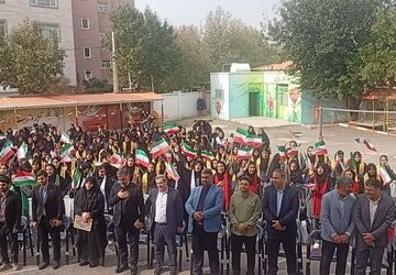 پیوند یاد شهید با ‌لبخند دانش‌آموزان