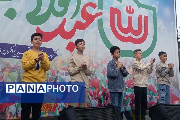 حضور اقشار مختلف مردم شهرری در راهپیمایی ۲۲ بهمن