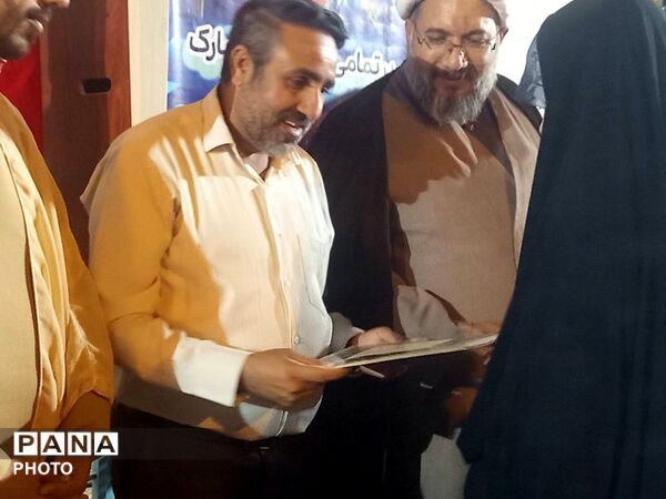 اجلاس سراسری نماز و تجلیل از دانش‌آموزان فعال در حاجی‌آباد
