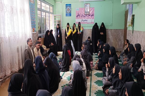 تقدیر از دانش‌آموزی که گوشواره‌اش را در طرح مشق همدلی اهدا کرد