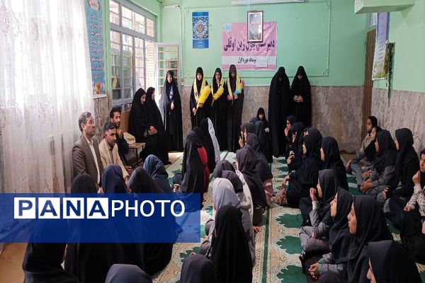 تقدیر از دانش‌آموزی که گوشواره‌اش را در طرح مشق همدلی اهدا کرد