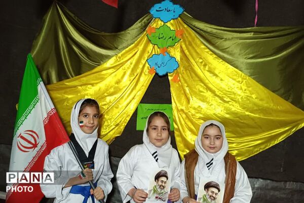 برپایی موکب «مدرسه رهبر شهید» در میدان هفت تیر نسیم‌شهر