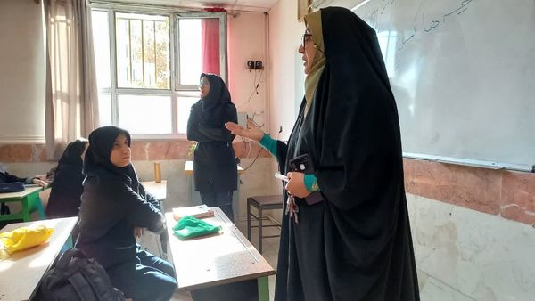 برگزاری مانور زلزله در دبیرستان سردار شهید قاسم سلیمانی 