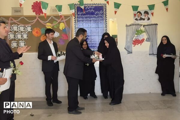مراسم سپاس معلم در مدرسه فاطمه الزهرا(س) بخ 
