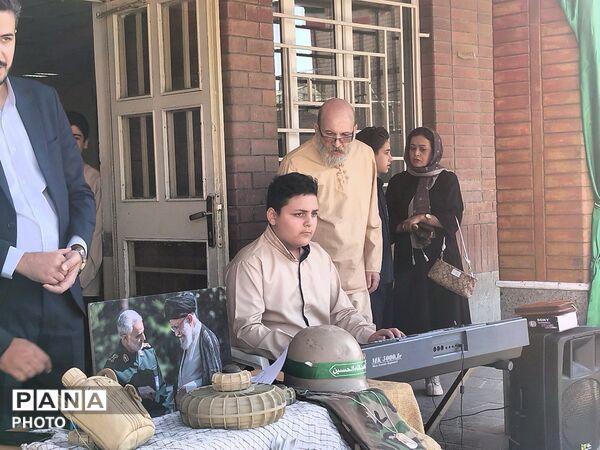 زنگ ایثار و شهادت همزمان با شروع شدن سال تحصیلی در دبیرستان پسرانه ابوریحان بیرونی