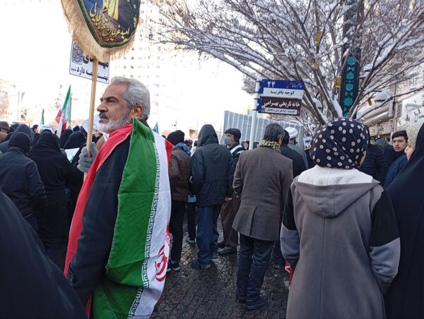 راهپیمایی ۲۲ بهمن در مشهد با حضور فرمانده واحدهای حوزه ۱۹ بسیج دانش‌آموزی منطقه تبادکان