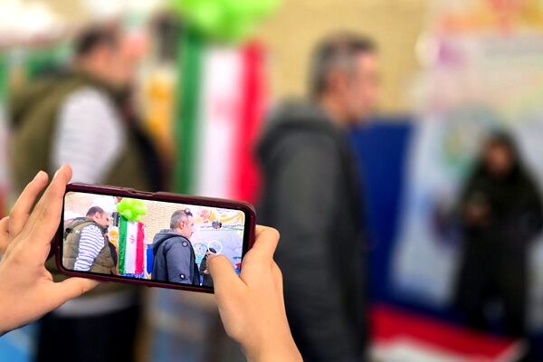 رقابت دانش‌آموزان رباط‌کریم در مسابقات بین مدرسه‌ای فوتسال