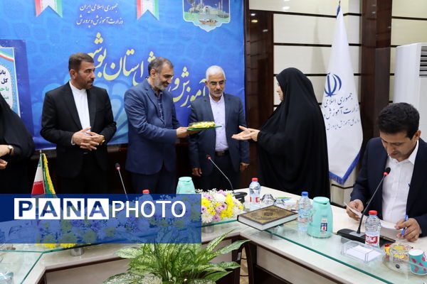 تجلیل از بانوان شاغل اداره‌کل آموزش و پرورش استان بوشهر