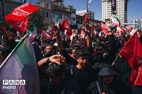 تشییع پیکر رهبر شهید انقلاب در مشهد مقدس-۳