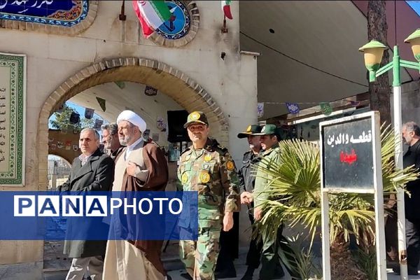 آیین گلباران مزار شهدا با حضور مسئولان شهرستان رباط‌کریم