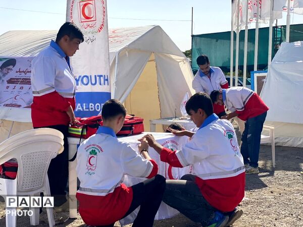 خدمت بی‌وقفه امدادگران هلال‌احمر به زائران