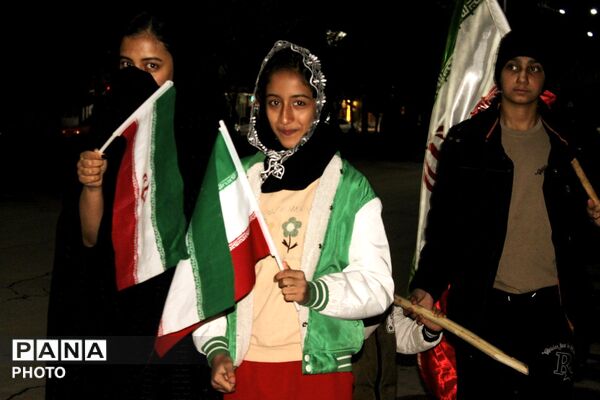حضور پررنگ کودکان چترودی در تجمع روز جمهوری اسلامی