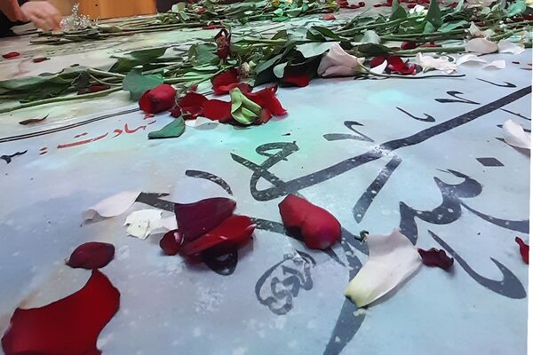 در آغوش زمین، شهیدانی آرمیده‌اند که با جوهر خون، سند حق و حقیقت را امضا کردند