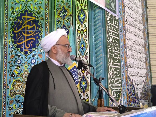 پیوند دل‌های مؤمن در صفوف نماز جمعه بندرترکمن