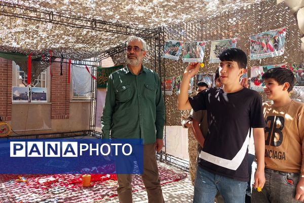 حضور فرهنگیان و مسئولان آموزش و پرورش پردیس در نماز جمعه 