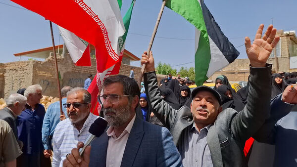 راهپیمایی ضدصهیونیستی مردم روستای فردو