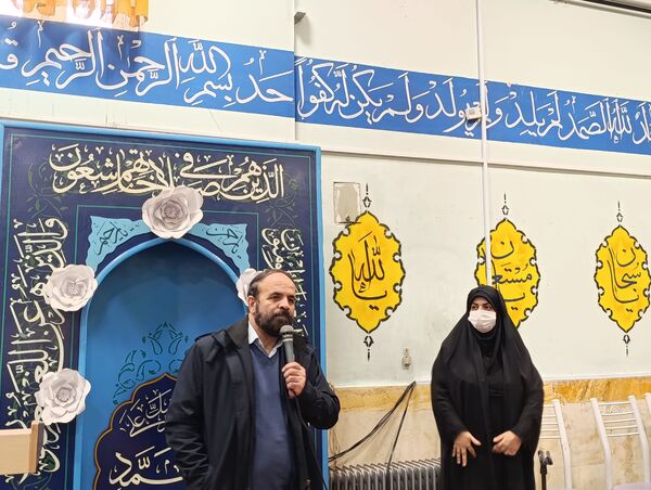 همخوانی سرود «ایرانمون» در دبیرستان حضرت معصومه (س) ناحیه 4 کرج 