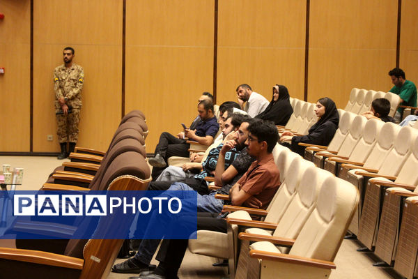 کارگاه نمایشنامه خوانی و نقد فیلم دفاع مقدس در قم